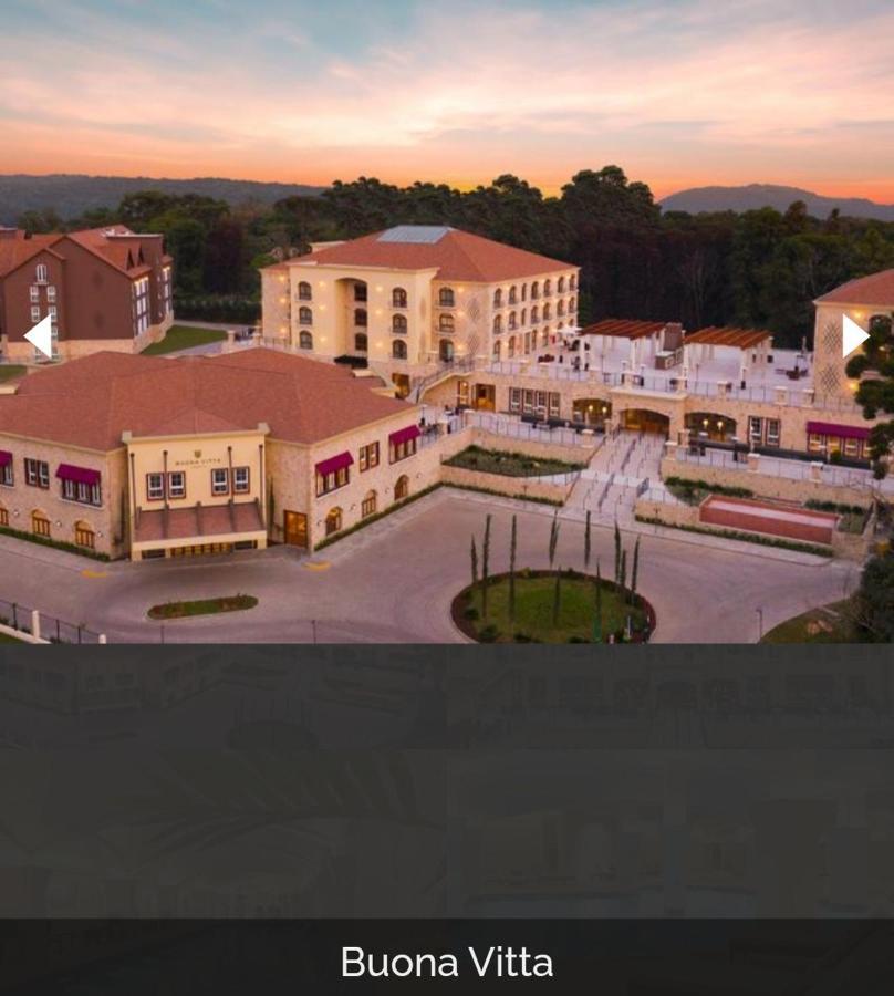 Buona Vitta Gramado Resort & Spa By Gramado Parks エクステリア 写真 The image shows a large, modern building complex, likely a hotel or resort. The architecture features a combination of traditional and contemporary design elements. Surrounding the main building are landscaped areas, including trees and green spaces,